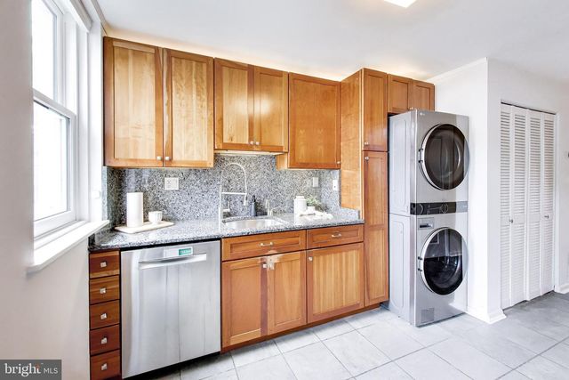 1332 EMERALD ST NE, Washington, DC 20002