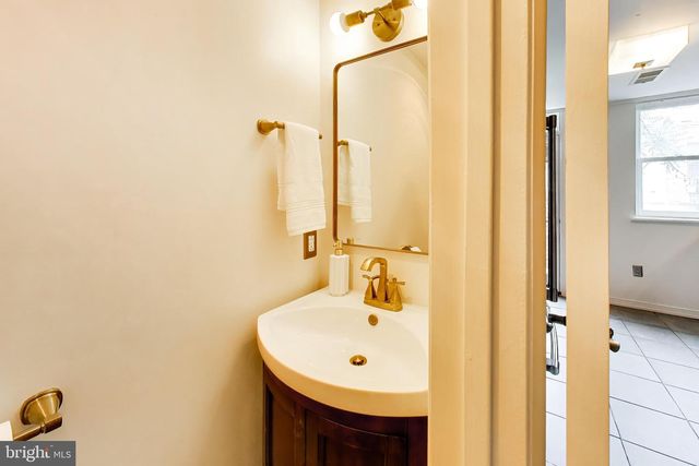 1332 EMERALD ST NE, Washington, DC 20002