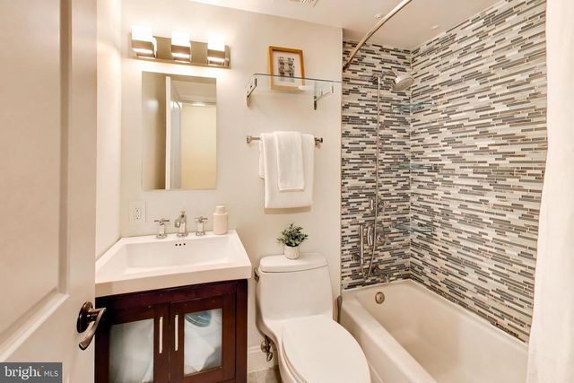 1332 EMERALD ST NE, Washington, DC 20002