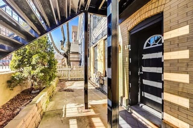 1730 W Beach Avenue 1, Chicago, IL 60622