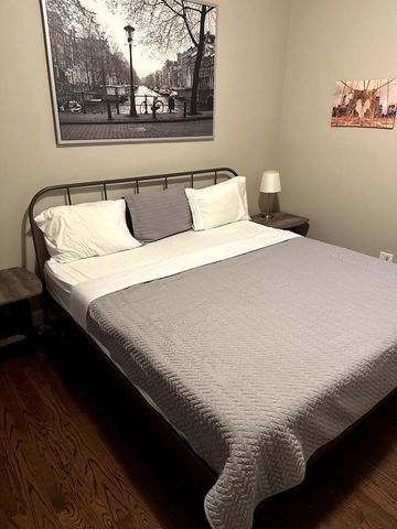 1730 W Beach Avenue 1, Chicago, IL 60622