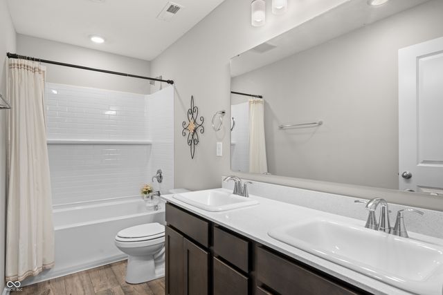 7686 Rolling Green Drive, Plainfield, IN 46168