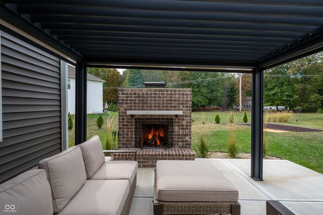 7686 Rolling Green Drive, Plainfield, IN 46168