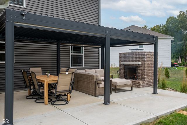 7686 Rolling Green Drive, Plainfield, IN 46168