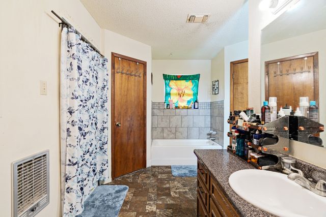 820 NE 32nd, Paris, TX 75460