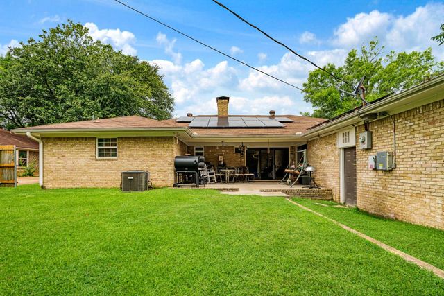 820 NE 32nd, Paris, TX 75460
