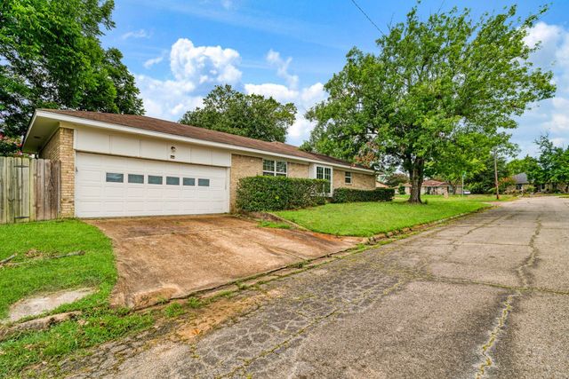 820 NE 32nd, Paris, TX 75460