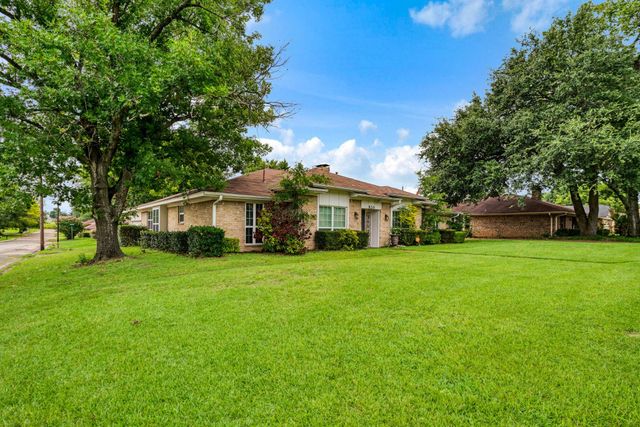 820 NE 32nd, Paris, TX 75460