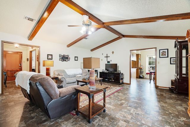 820 NE 32nd, Paris, TX 75460