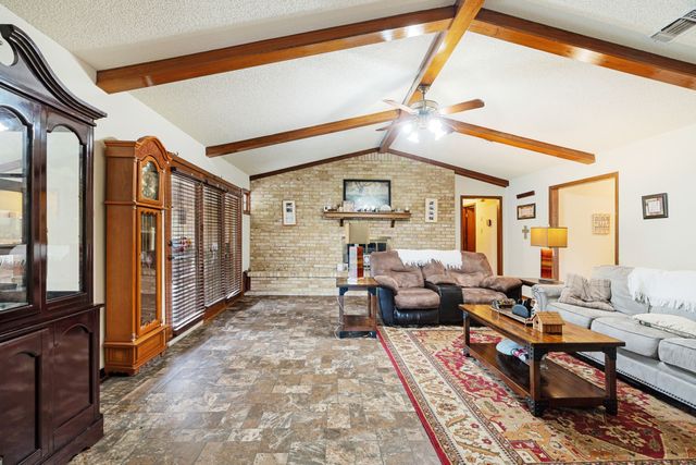 820 NE 32nd, Paris, TX 75460