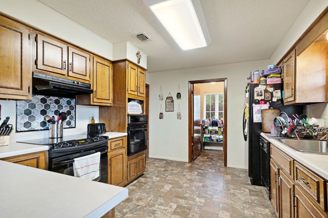 820 NE 32nd, Paris, TX 75460
