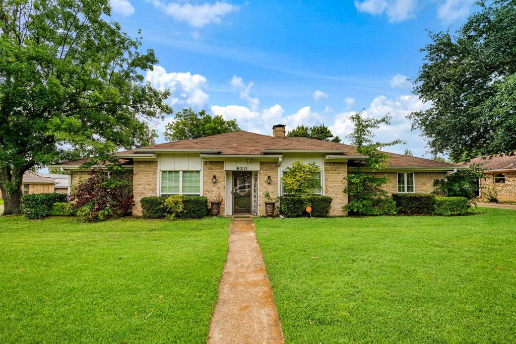 820 NE 32nd, Paris, TX 75460