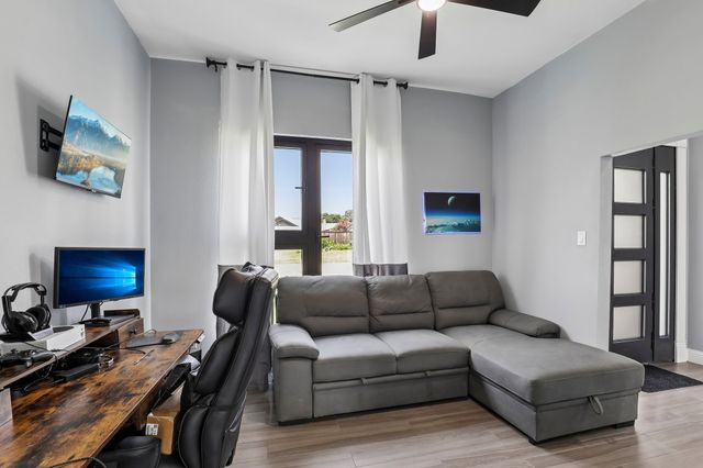 8 O Hare Circle, The Colony, TX 75056