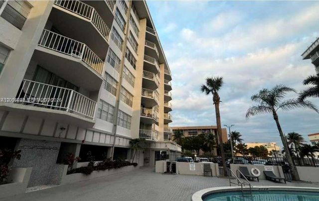 16740 NE 9th Ave 807, North Miami Beach, FL 33162