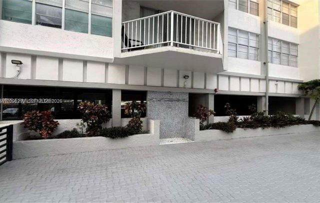 16740 NE 9th Ave 807, North Miami Beach, FL 33162