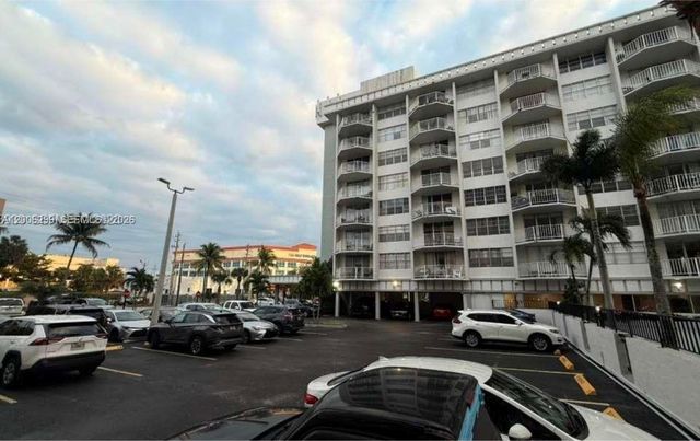 16740 NE 9th Ave 807, North Miami Beach, FL 33162