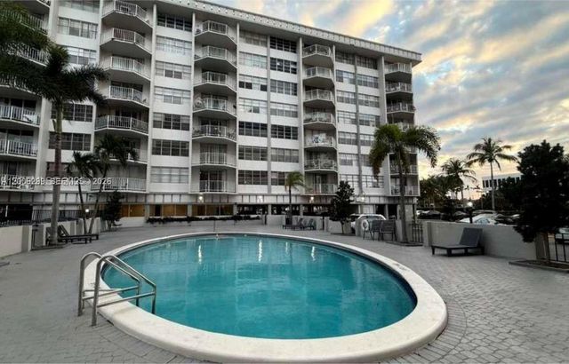 16740 NE 9th Ave 807, North Miami Beach, FL 33162