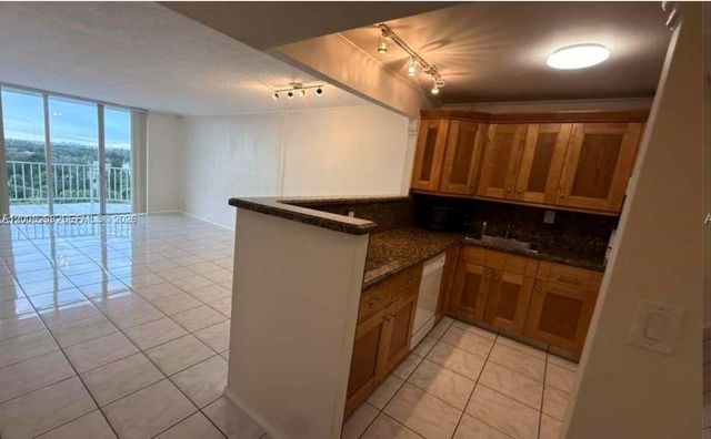 16740 NE 9th Ave 807, North Miami Beach, FL 33162