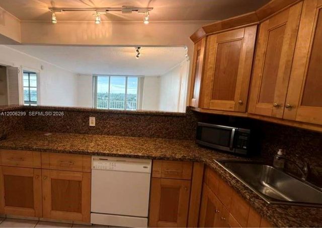 16740 NE 9th Ave 807, North Miami Beach, FL 33162