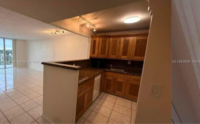 16740 NE 9th Ave 807, North Miami Beach, FL 33162