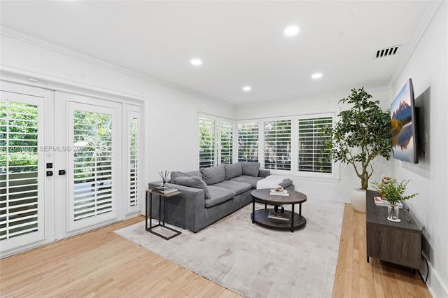 1505 Robbia Ave, Coral Gables, FL 33146