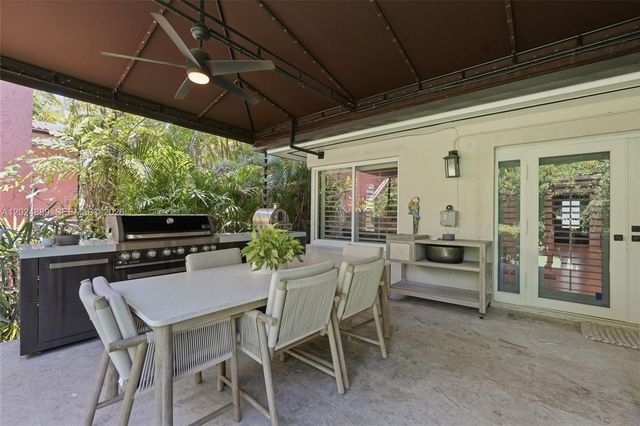 1505 Robbia Ave, Coral Gables, FL 33146