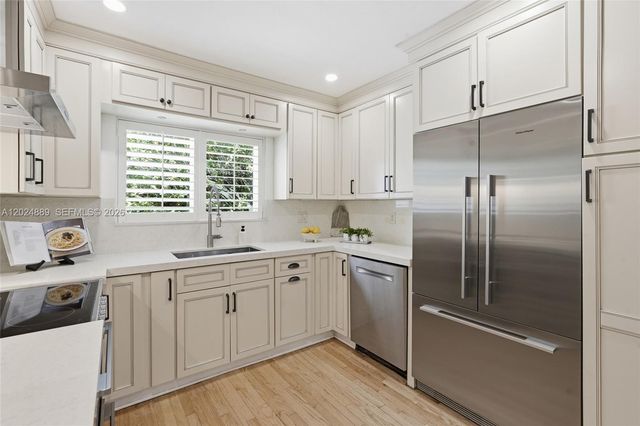 1505 Robbia Ave, Coral Gables, FL 33146