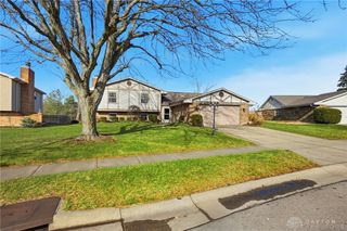 1927 Robinhood Drive, Miamisburg, OH 45342