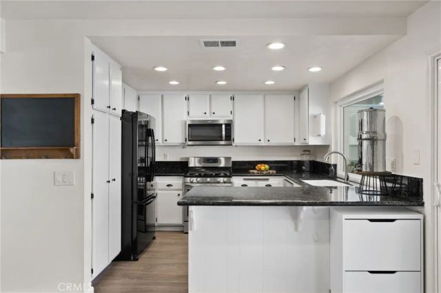 1693 N Mountain D, Upland, CA 91784