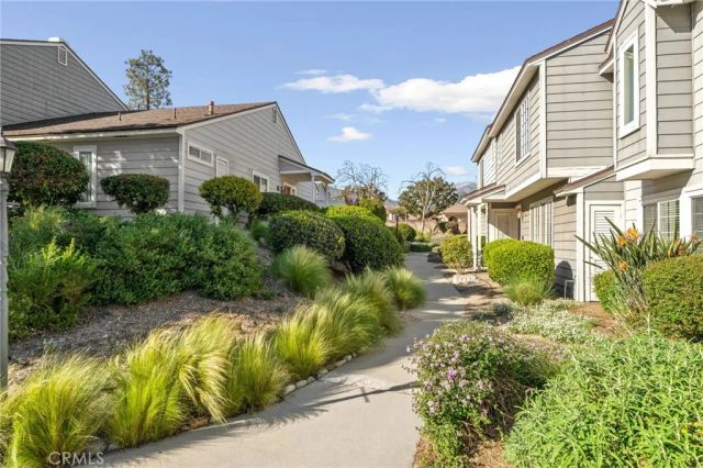 1693 N Mountain D, Upland, CA 91784