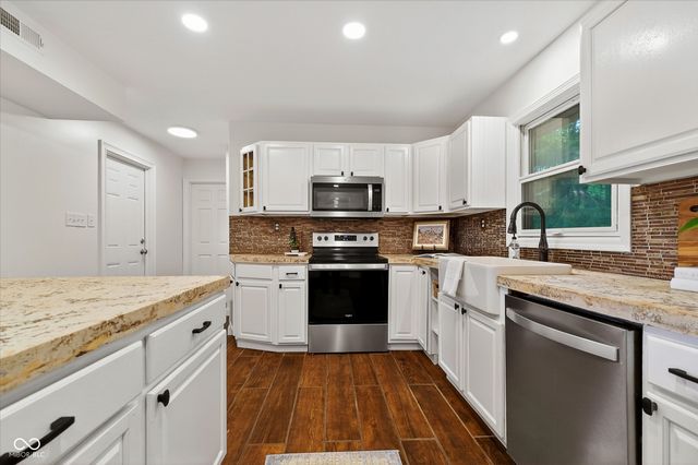 9838 Barth Drive, Zionsville, IN 46077