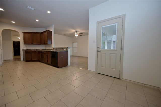 7041 Seton Hall Drive, Fort Worth, TX 76120