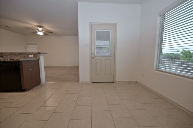 7041 Seton Hall Drive, Fort Worth, TX 76120