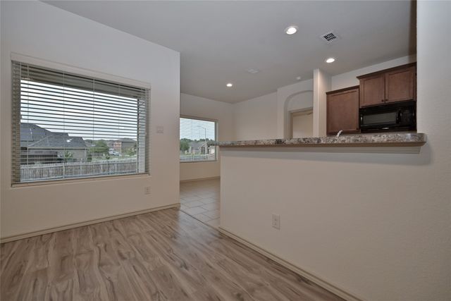 7041 Seton Hall Drive, Fort Worth, TX 76120
