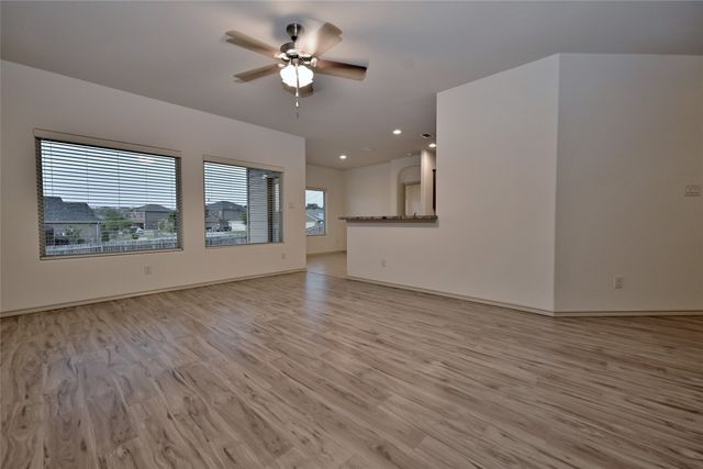 7041 Seton Hall Drive, Fort Worth, TX 76120