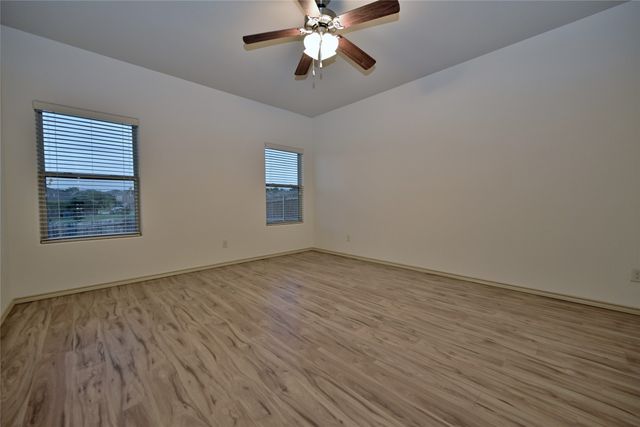 7041 Seton Hall Drive, Fort Worth, TX 76120