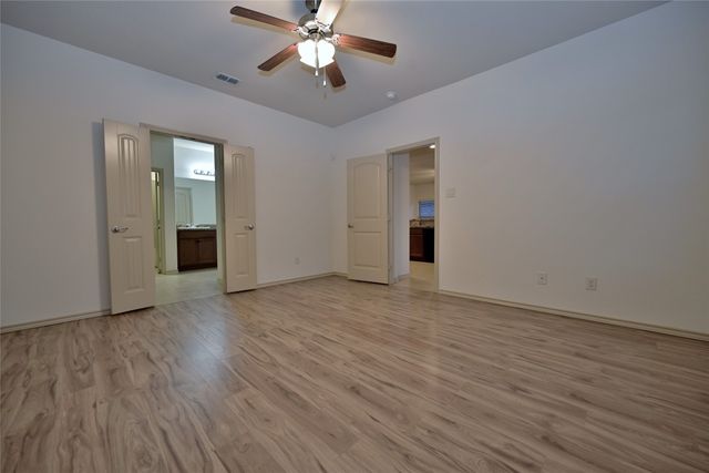 7041 Seton Hall Drive, Fort Worth, TX 76120