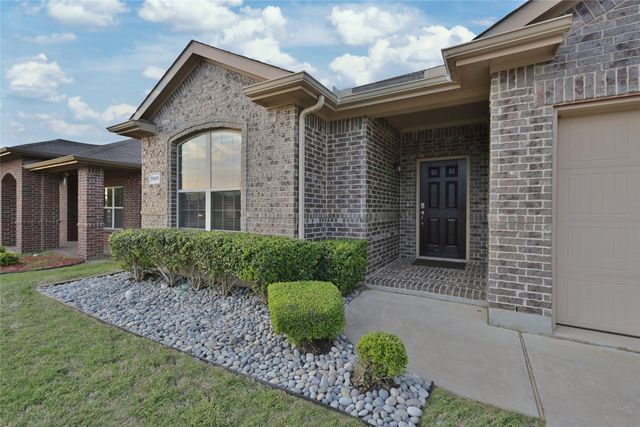7041 Seton Hall Drive, Fort Worth, TX 76120