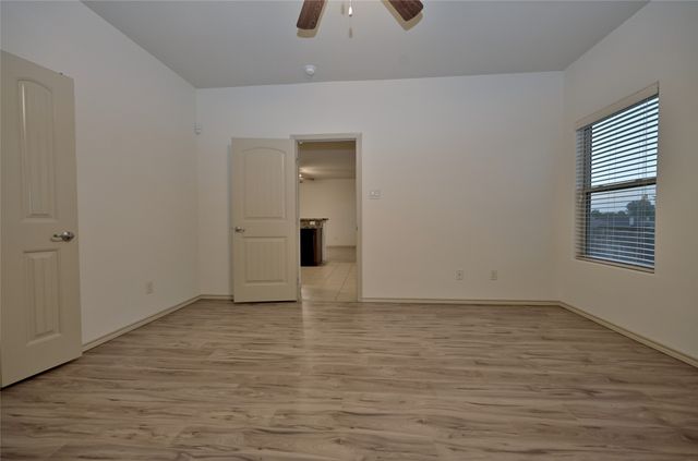 7041 Seton Hall Drive, Fort Worth, TX 76120