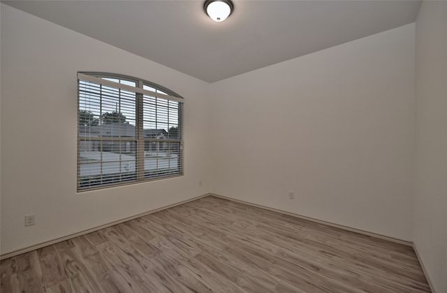 7041 Seton Hall Drive, Fort Worth, TX 76120