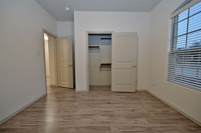 7041 Seton Hall Drive, Fort Worth, TX 76120