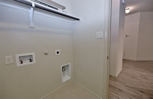 7041 Seton Hall Drive, Fort Worth, TX 76120
