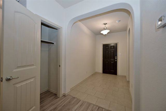 7041 Seton Hall Drive, Fort Worth, TX 76120