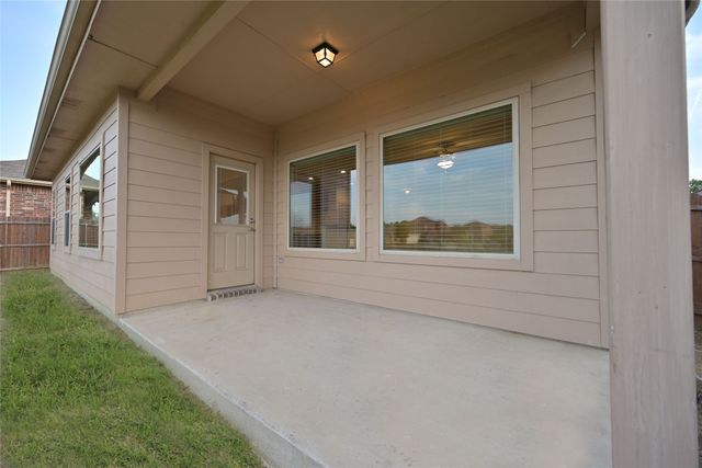 7041 Seton Hall Drive, Fort Worth, TX 76120