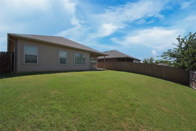 7041 Seton Hall Drive, Fort Worth, TX 76120