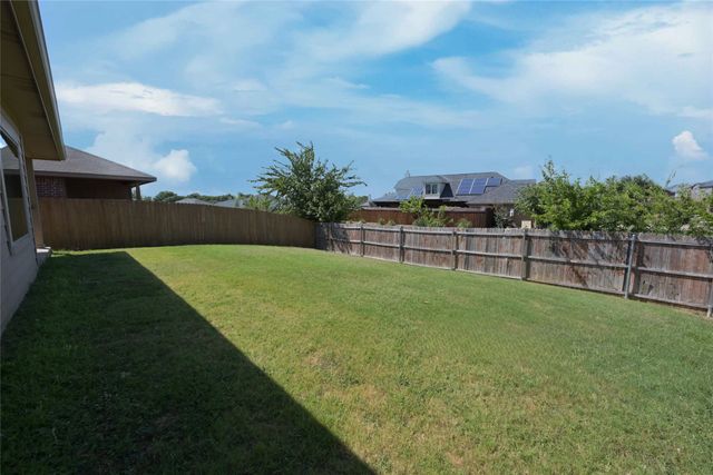 7041 Seton Hall Drive, Fort Worth, TX 76120