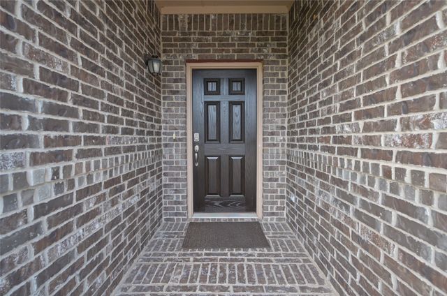 7041 Seton Hall Drive, Fort Worth, TX 76120