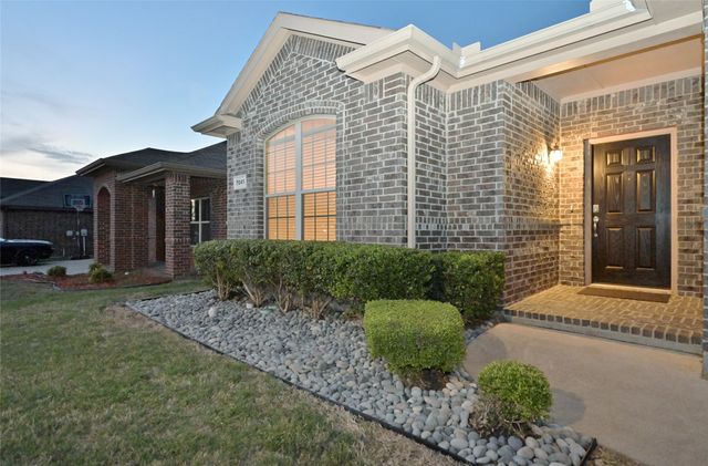 7041 Seton Hall Drive, Fort Worth, TX 76120