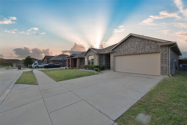 7041 Seton Hall Drive, Fort Worth, TX 76120