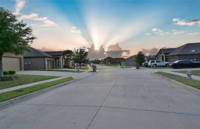7041 Seton Hall Drive, Fort Worth, TX 76120
